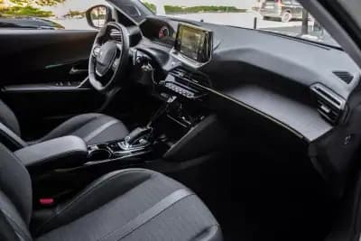 Vendo Peugeot 2008 2021 - 17990 EUR, 74657 km - AUTO.MOTO.pt