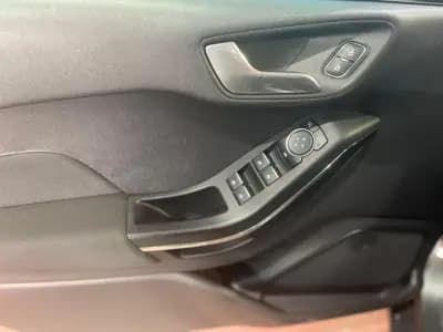 Vendo Ford Fiesta 2021 - 13999 EUR, 80000 km - AUTO.MOTO.pt