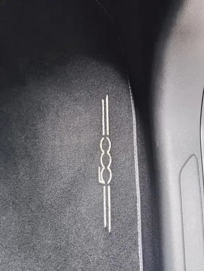 Vendo Fiat 500e 2023 - 14490 EUR, 30020 km - AUTO.MOTO.pt