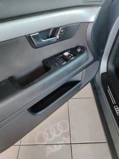 Vendo Audi A4 Avant 2006 - 7350 EUR, 292800 km - AUTO.MOTO.pt