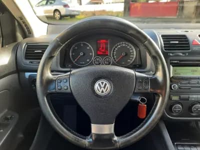Vendo Volkswagen Golf 2009 - 7950 EUR, 270581 km - AUTO.MOTO.pt