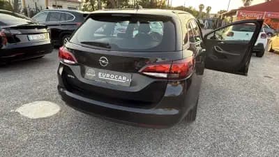 Vendo Opel Astra Sports Tourer 2021 - 11640 EUR, 149717 km - AUTO.MOTO.pt