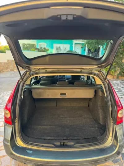 Sell Renault Mégane 2005 - 5500 EUR, 205713 km - AUTO.MOTO.pt