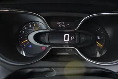 Sell Renault Captur 2015 - 12990 EUR, 130000 km - AUTO.MOTO.pt