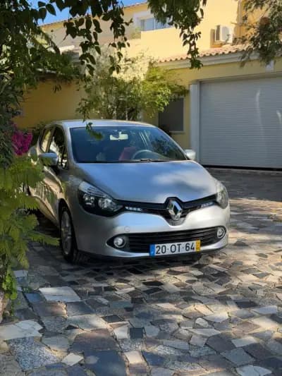 Vendo Renault Clio 2014 - 9990 EUR, 79966 km - AUTO.MOTO.pt