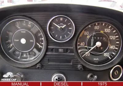 Vendo Mercedes-Benz 220 1975 - 12500 EUR, 31373 km - AUTO.MOTO.pt