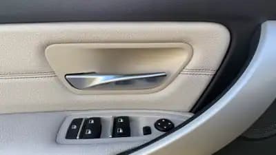 Vendo BMW 320 2015 - 20500 EUR, 215000 km - AUTO.MOTO.pt