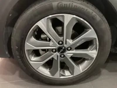 Vendo Kia Stonic 2024 - 19950 EUR, 21450 km - AUTO.MOTO.pt