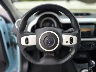 Vendo Renault Twingo 2023 - 14750 EUR, 27700 km - AUTO.MOTO.pt