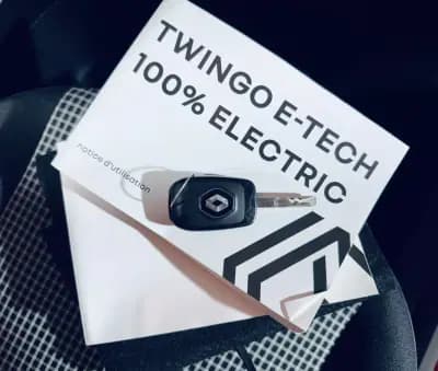 Vendo Renault Twingo 2023 - 16990 EUR, 16461 km - AUTO.MOTO.pt