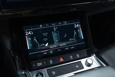 Vendo Audi Q8 e-Tron Sportback 2023 - 49950 EUR, 55000 km - AUTO.MOTO.pt