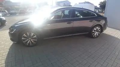 Vendo Volkswagen Arteon 2019 - 26650 EUR, 90000 km - AUTO.MOTO.pt