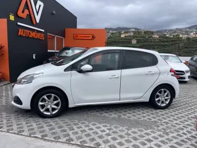 Sell Peugeot 208 2015 - 8250 EUR, 123851 km - AUTO.MOTO.pt