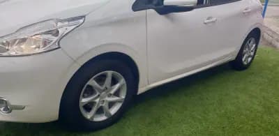 Sell Peugeot 208 2015 - 8750 EUR, 183000 km - AUTO.MOTO.pt