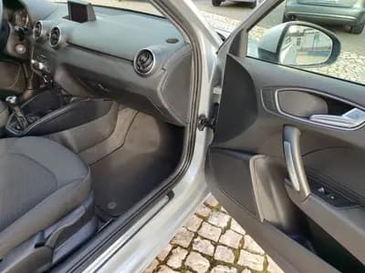 Vendo Audi A1 2010 - 11990 EUR, 196000 km - AUTO.MOTO.pt