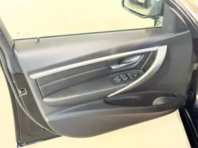 Vendo BMW 320 2018 - 21900 EUR, 181742 km - AUTO.MOTO.pt