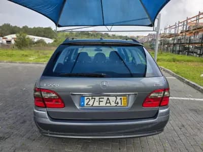 Vendo Mercedes-Benz E 220 2007 - 8990 EUR, 330000 km - AUTO.MOTO.pt