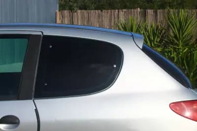 Sell Peugeot 206 2003 - 2750 EUR, 194000 km - AUTO.MOTO.pt