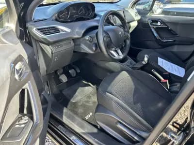 Vendo Peugeot 208 2016 - 9500 EUR, 133450 km - AUTO.MOTO.pt