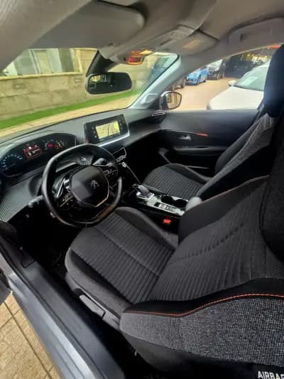 Sell Peugeot e-208 2020 - 15750 EUR, 56000 km - AUTO.MOTO.pt