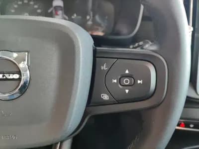 Vendo Volvo XC 40 2023 - 37650 EUR, 24400 km - AUTO.MOTO.pt