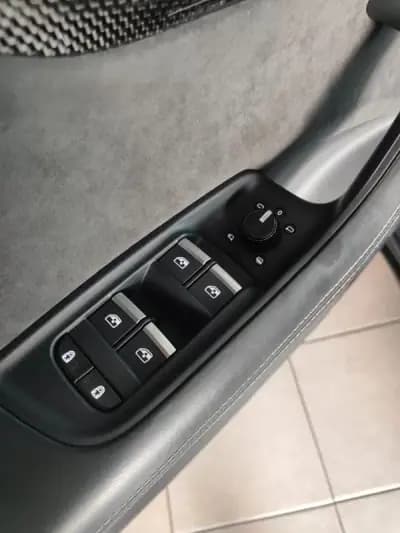 Vendo Audi SQ8 2020 - 81500 EUR, 141000 km - AUTO.MOTO.pt