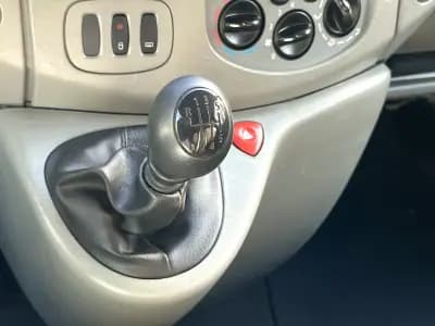 Vendo Opel Vivaro 2014 - 10990 EUR, 322000 km - AUTO.MOTO.pt