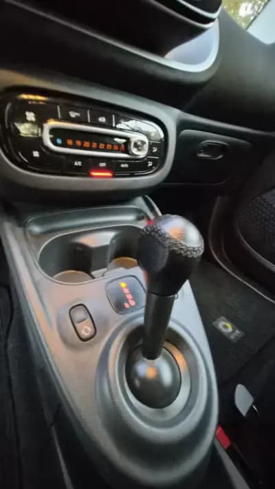 Vendo Smart Fortwo Cabrio 2016 - 11480 EUR, 68000 km - AUTO.MOTO.pt