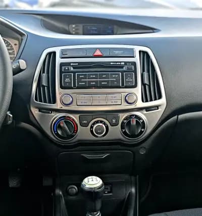 Vendo Hyundai i20 2012 - 7490 EUR, 172563 km - AUTO.MOTO.pt