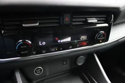 Vendo Nissan Qashqai 2023 - 25900 EUR, 42638 km - AUTO.MOTO.pt