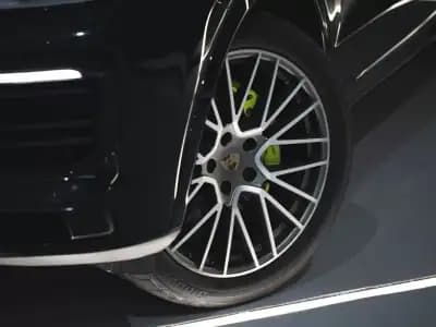 Vendo Porsche Cayenne Coupé 2023 - 104990 EUR, 18500 km - AUTO.MOTO.pt