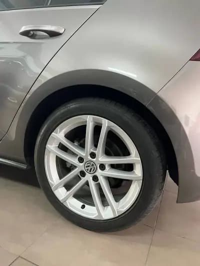 Vendo Volkswagen Golf 2015 - 18900 EUR, 147980 km - AUTO.MOTO.pt