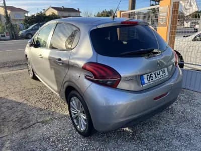 Vendo Peugeot 208 2019 - 10450 EUR, 73052 km - AUTO.MOTO.pt