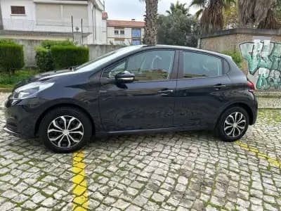 Vendo Peugeot 208 2017 - 9980 EUR, 129000 km - AUTO.MOTO.pt