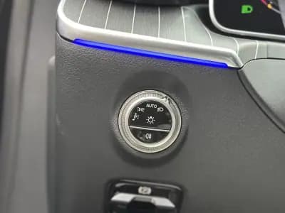 Vendo Mercedes-Benz C 300 2024 - 51990 EUR, 20500 km - AUTO.MOTO.pt