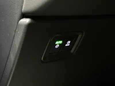 Vendo Porsche Macan 2025 - 87990 EUR, 15800 km - AUTO.MOTO.pt