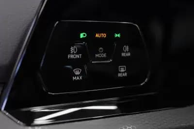 Vendo Volkswagen Golf 2021 - 34970 EUR, 88000 km - AUTO.MOTO.pt