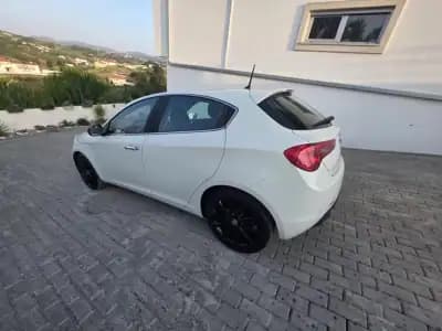 Sell Alfa Romeo Giulietta 2015 - 13500 EUR, 148000 km - AUTO.MOTO.pt