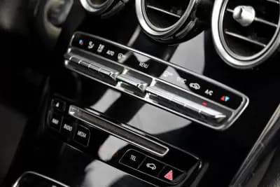 Sell Mercedes-Benz GLC 250 2017 - 36990 EUR, 179000 km - AUTO.MOTO.pt