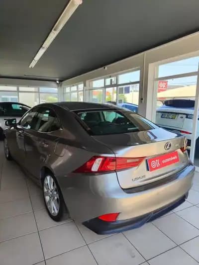 Vendo Lexus IS 300H 2013 - 19990 EUR, 170000 km - AUTO.MOTO.pt