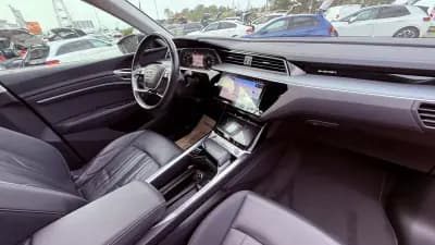 Sell Audi e-tron Sportback 2020 - 31990 EUR, 80000 km - AUTO.MOTO.pt