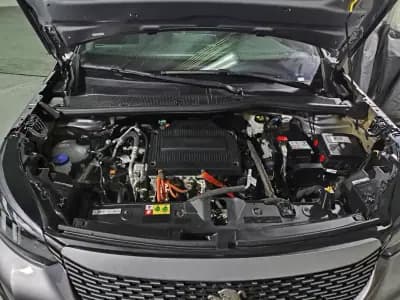 Vendo Peugeot e-2008 2023 - 23890 EUR, 9100 km - AUTO.MOTO.pt