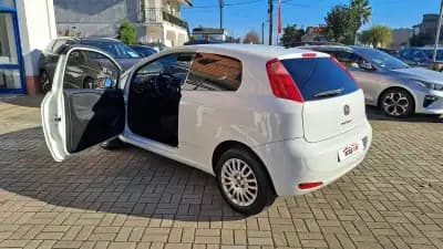 Vendo Fiat Punto 2015 - 5900 EUR, 278912 km - AUTO.MOTO.pt