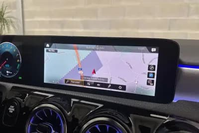 Vendo Mercedes-Benz A 250 Limousine 2022 - 31950 EUR, 32438 km - AUTO.MOTO.pt