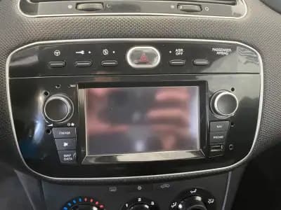 Vendo Fiat Punto 2017 - 9250 EUR, 97114 km - AUTO.MOTO.pt