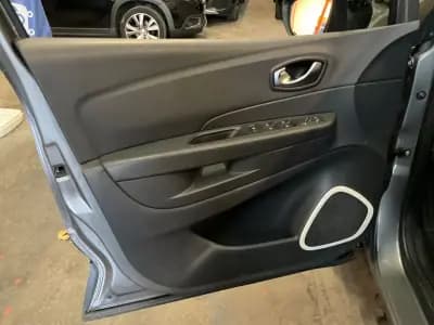 Vendo Renault Captur 2018 - 14995 EUR, 130700 km - AUTO.MOTO.pt