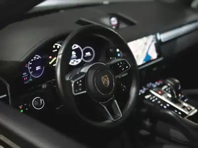 Vendo Porsche Cayenne Coupé 2023 - 104990 EUR, 18500 km - AUTO.MOTO.pt