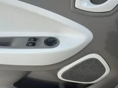 Vendo Renault Zoe 2016 - 8990 EUR, 85000 km - AUTO.MOTO.pt