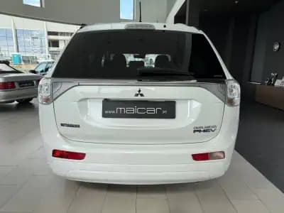 Vendo Mitsubishi Outlander 2015 - 15990 EUR, 157367 km - AUTO.MOTO.pt