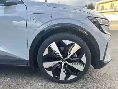 Vendo Renault Mégane E-Tech 2022 - 24999 EUR, 101000 km - AUTO.MOTO.pt